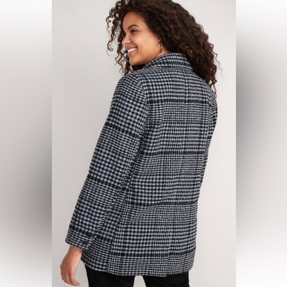 Old Navy women’s oversized blue and black plaid soft-brushed tweed blazer - Picture 2 of 4